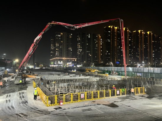 杭州地铁15号线向旭路站冠梁支撑全部完工